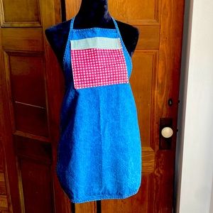 Vintage denim apron with large front pocket. Tie waist.